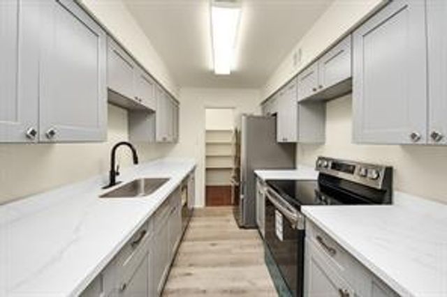 6500 Sands Point Drive 804, Houston, TX 77074