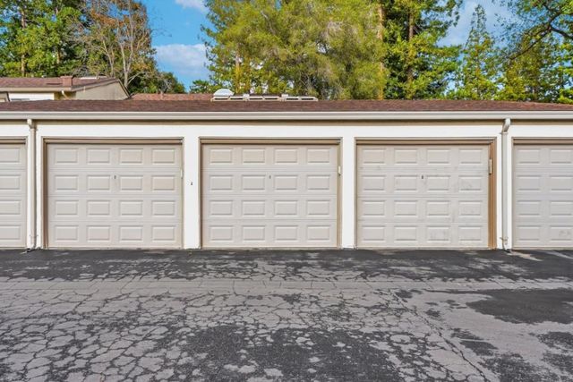 19124 Vineyard Lane, Saratoga, CA 95070
