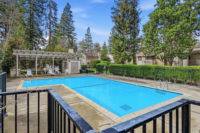 19124 Vineyard Lane, Saratoga, CA 95070