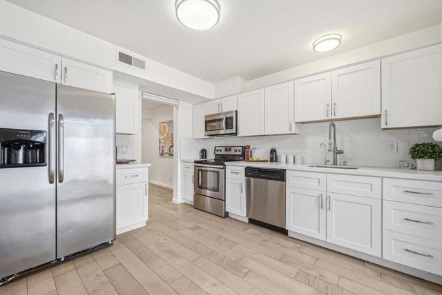 19124 Vineyard Lane, Saratoga, CA 95070