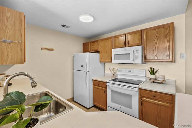 7440 S Blackhawk Street 4-305, Englewood, CO 80112