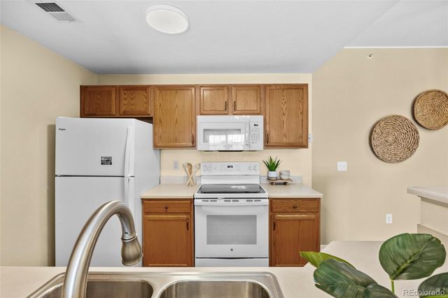 7440 S Blackhawk Street 4-305, Englewood, CO 80112