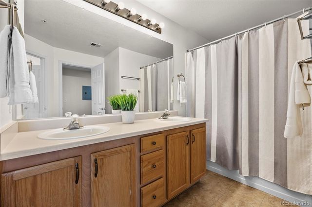 7440 S Blackhawk Street 4-305, Englewood, CO 80112