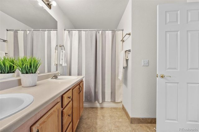 7440 S Blackhawk Street 4-305, Englewood, CO 80112