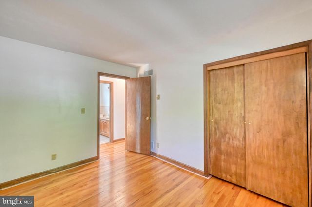 827 N 8TH AVE, Lebanon, PA 17046