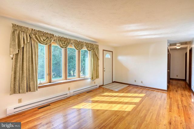 827 N 8TH AVE, Lebanon, PA 17046