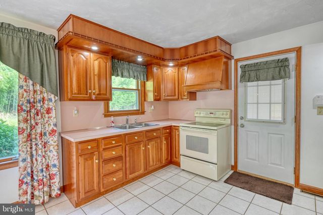 827 N 8TH AVE, Lebanon, PA 17046