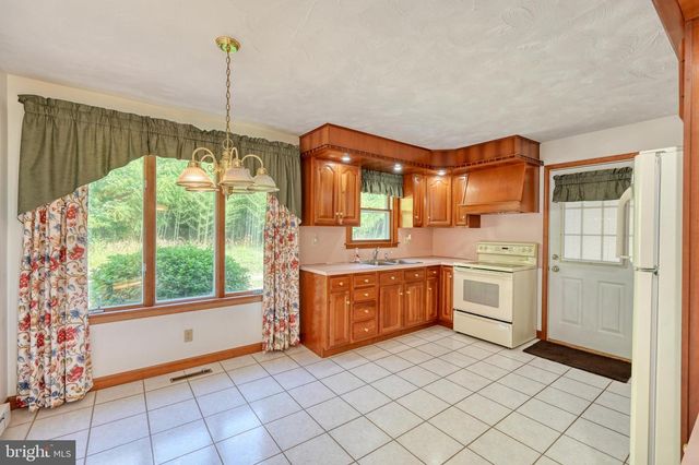 827 N 8TH AVE, Lebanon, PA 17046