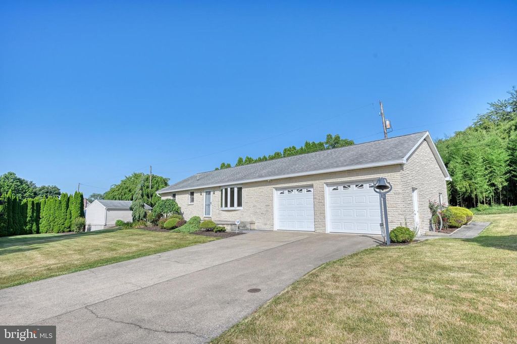827 N 8TH AVE, Lebanon, PA 17046