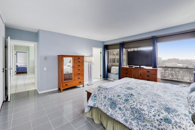 5050 S East End Avenue 9C, Chicago, IL 60615