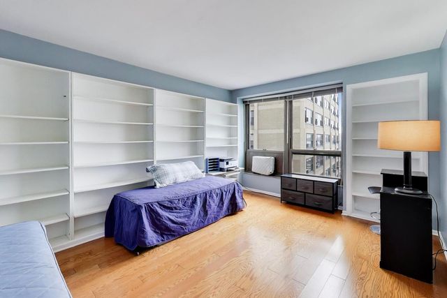 5050 S East End Avenue 9C, Chicago, IL 60615