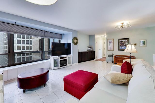 5050 S East End Avenue 9C, Chicago, IL 60615