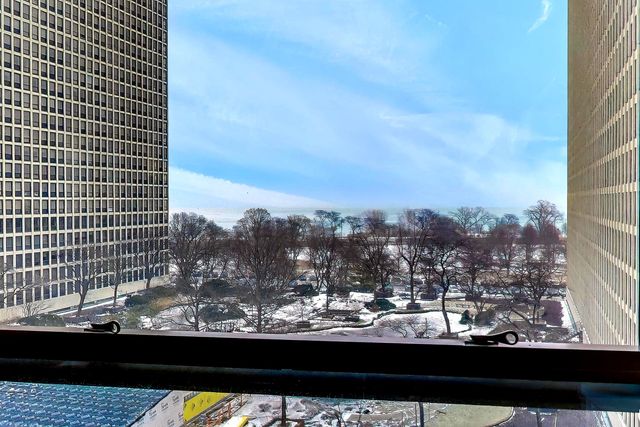 5050 S East End Avenue 9C, Chicago, IL 60615
