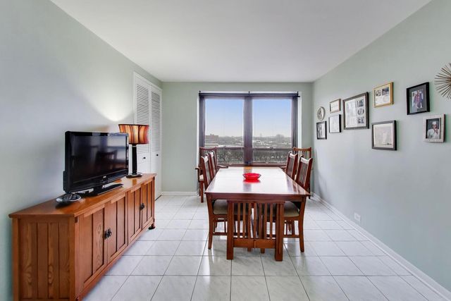5050 S East End Avenue 9C, Chicago, IL 60615