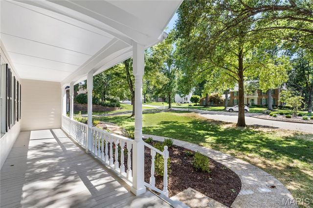 6 Wheatley Court, Chesterfield, MO 63005