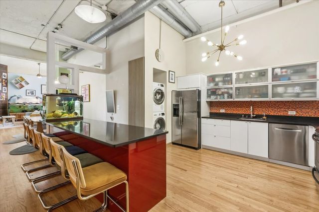 1800 W Roscoe Street 521, Chicago, IL 60657