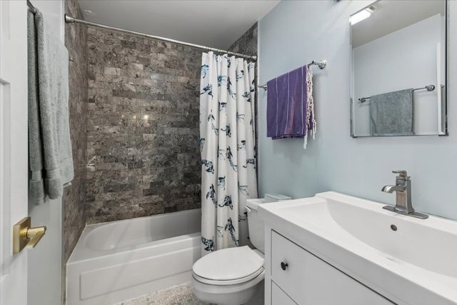 1800 W Roscoe Street 521, Chicago, IL 60657