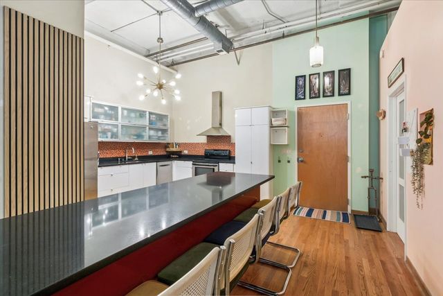 1800 W Roscoe Street 521, Chicago, IL 60657