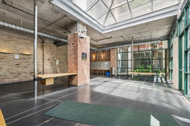 1800 W Roscoe Street 521, Chicago, IL 60657