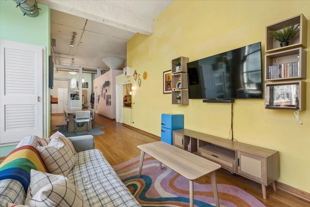 1800 W Roscoe Street 521, Chicago, IL 60657