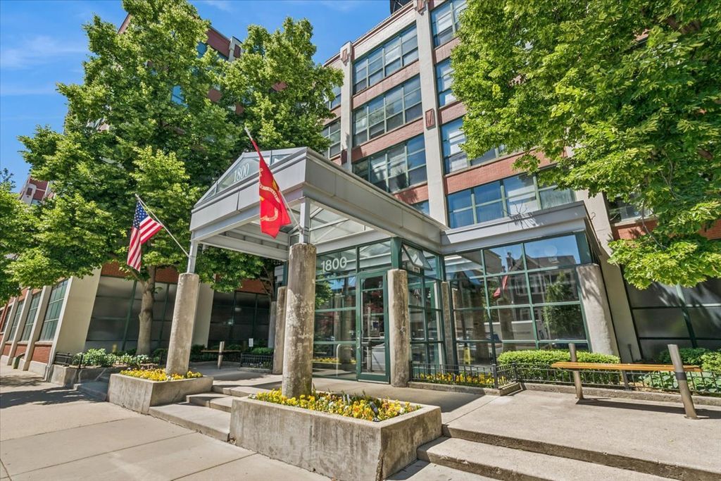 1800 W Roscoe Street 521, Chicago, IL 60657