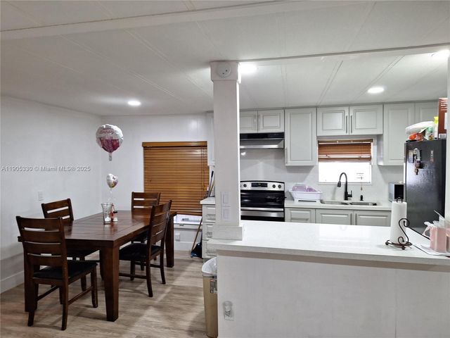 21760 NW 3rd St, Pembroke Pines, FL 33029