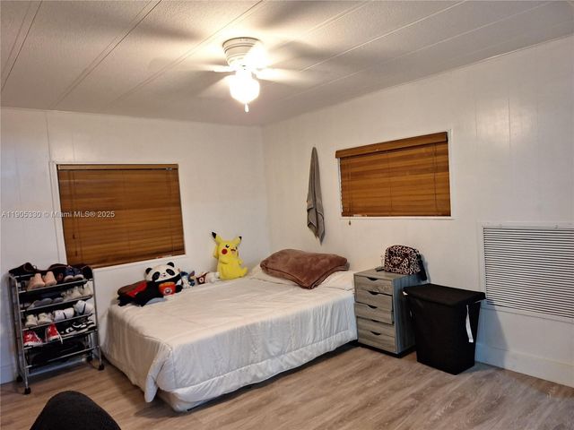 21760 NW 3rd St, Pembroke Pines, FL 33029