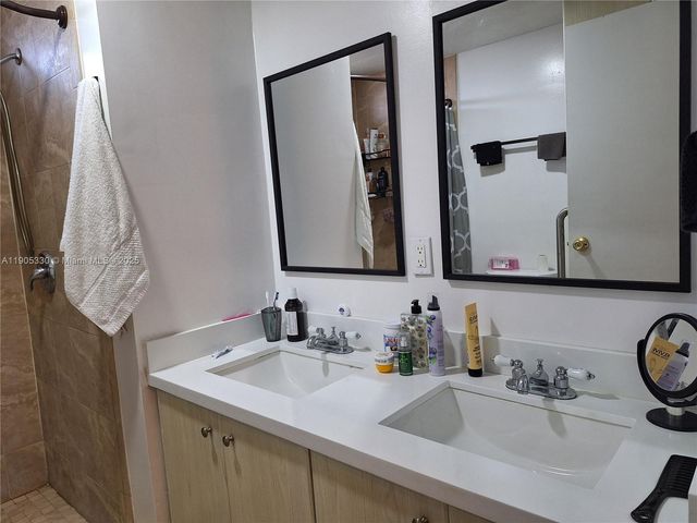 21760 NW 3rd St, Pembroke Pines, FL 33029