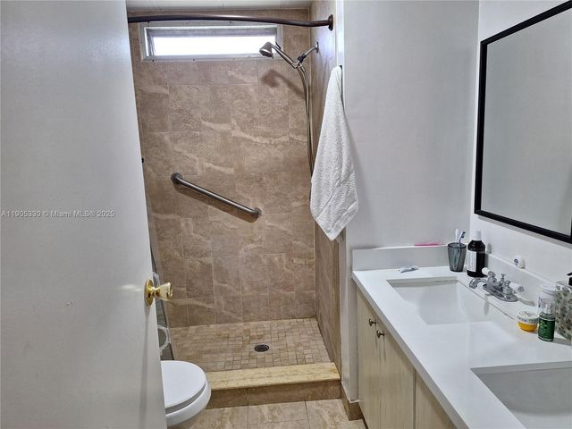 21760 NW 3rd St, Pembroke Pines, FL 33029