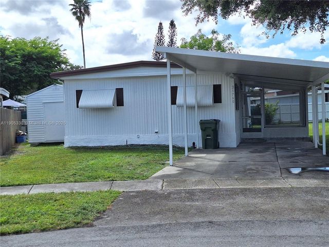 21760 NW 3rd St, Pembroke Pines, FL 33029