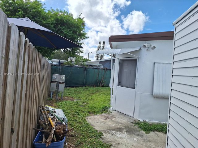 21760 NW 3rd St, Pembroke Pines, FL 33029