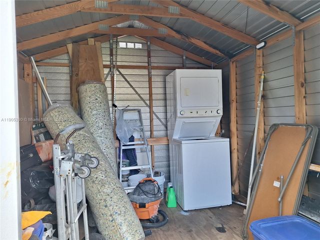 21760 NW 3rd St, Pembroke Pines, FL 33029