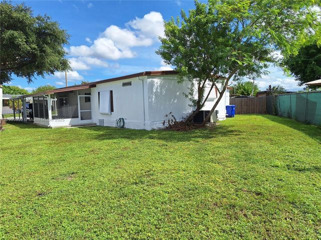 21760 NW 3rd St, Pembroke Pines, FL 33029
