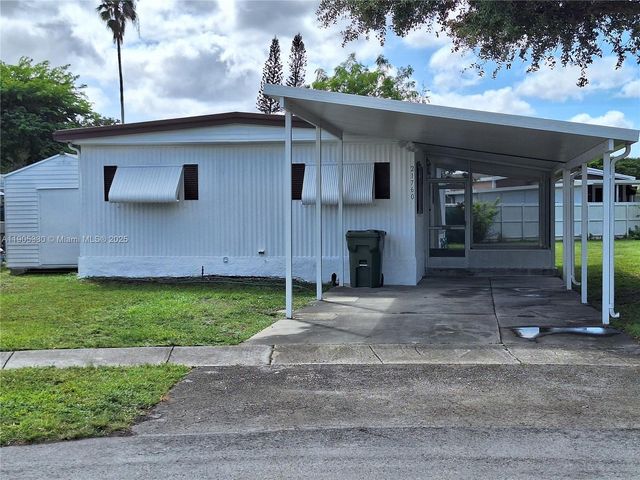 21760 NW 3rd St, Pembroke Pines, FL 33029