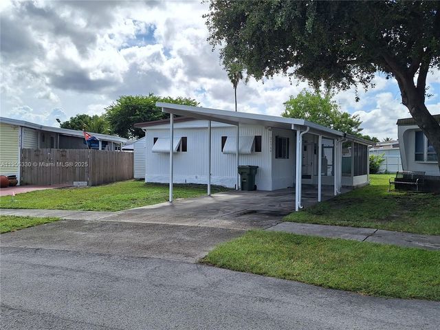 21760 NW 3rd St, Pembroke Pines, FL 33029