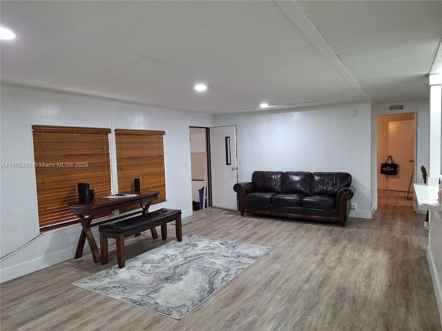 21760 NW 3rd St, Pembroke Pines, FL 33029