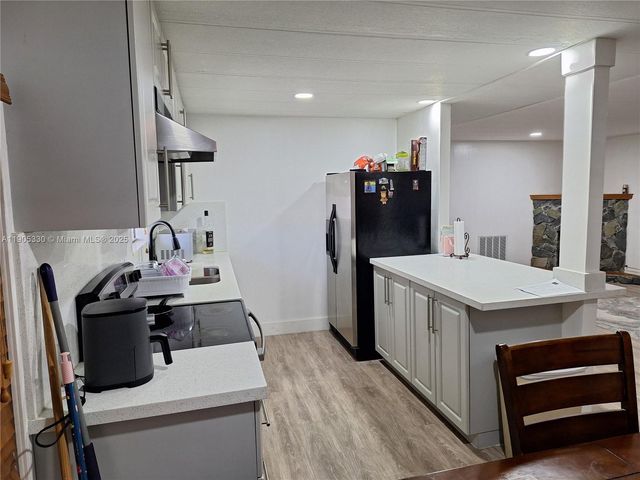 21760 NW 3rd St, Pembroke Pines, FL 33029