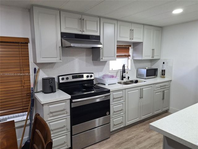 21760 NW 3rd St, Pembroke Pines, FL 33029