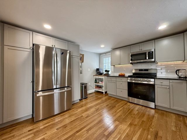 70 Seminole Ave, Waltham, MA 02451