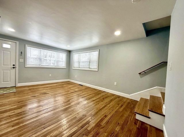 70 Seminole Ave, Waltham, MA 02451