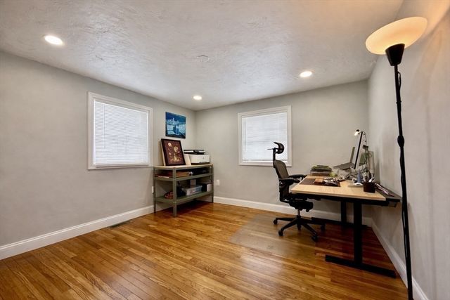 70 Seminole Ave, Waltham, MA 02451