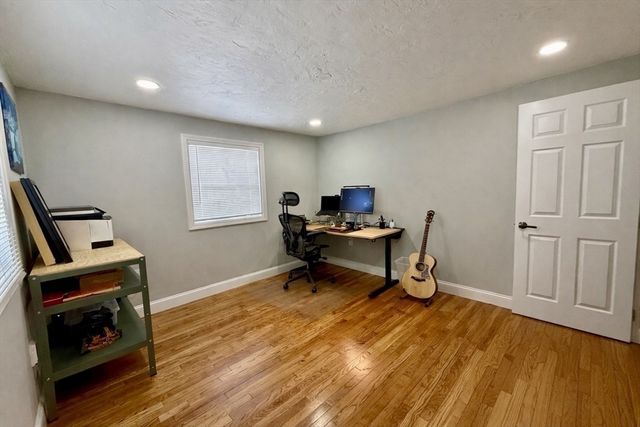 70 Seminole Ave, Waltham, MA 02451