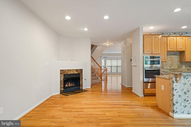 13280 MAPLE CREEK LN, Centreville, VA 20120