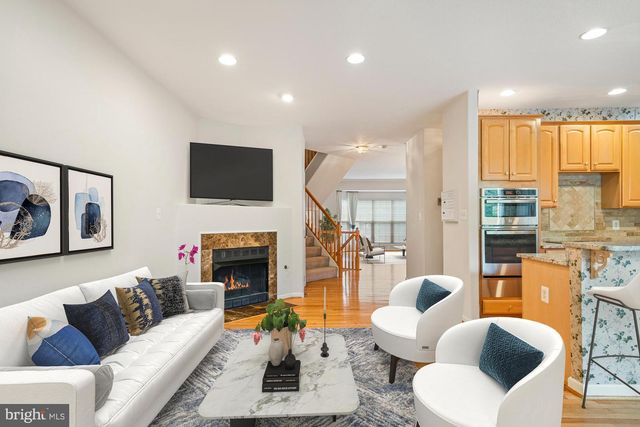 13280 MAPLE CREEK LN, Centreville, VA 20120