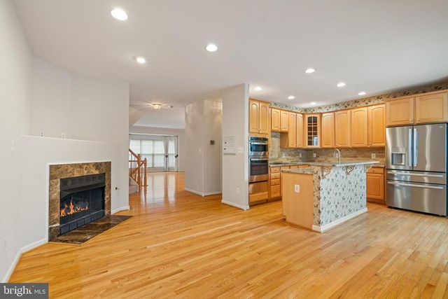 13280 MAPLE CREEK LN, Centreville, VA 20120