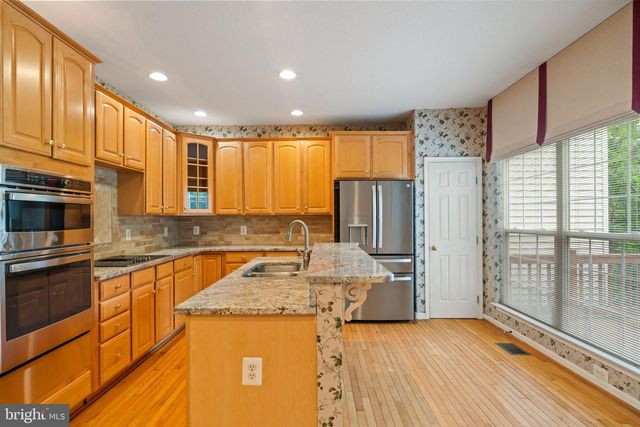 13280 MAPLE CREEK LN, Centreville, VA 20120
