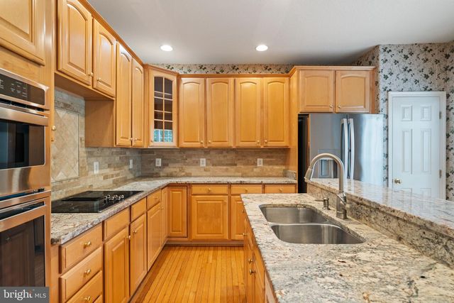 13280 MAPLE CREEK LN, Centreville, VA 20120