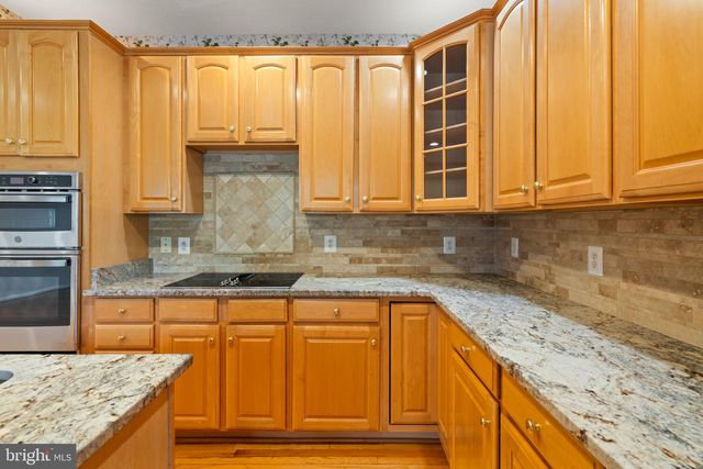 13280 MAPLE CREEK LN, Centreville, VA 20120