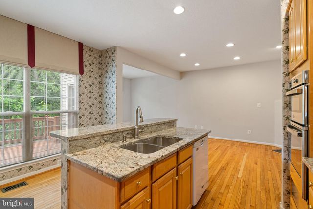 13280 MAPLE CREEK LN, Centreville, VA 20120