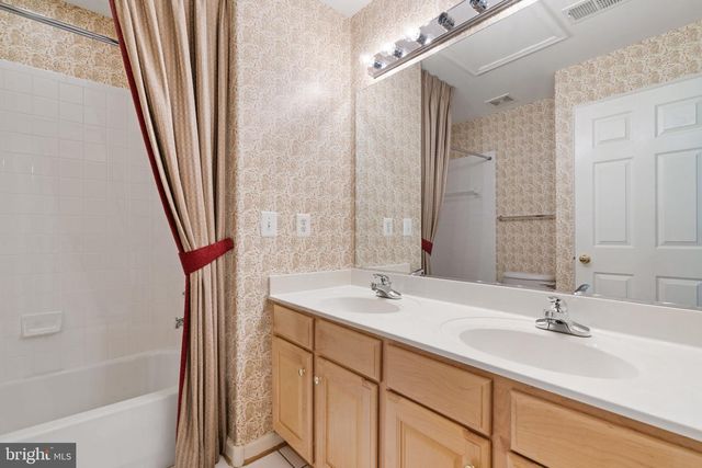 13280 MAPLE CREEK LN, Centreville, VA 20120